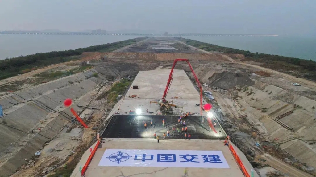 2021年10月9日，太湖隧道所有主體結(jié)構(gòu)施工全部完成，隧道實(shí)現(xiàn)全封閉。