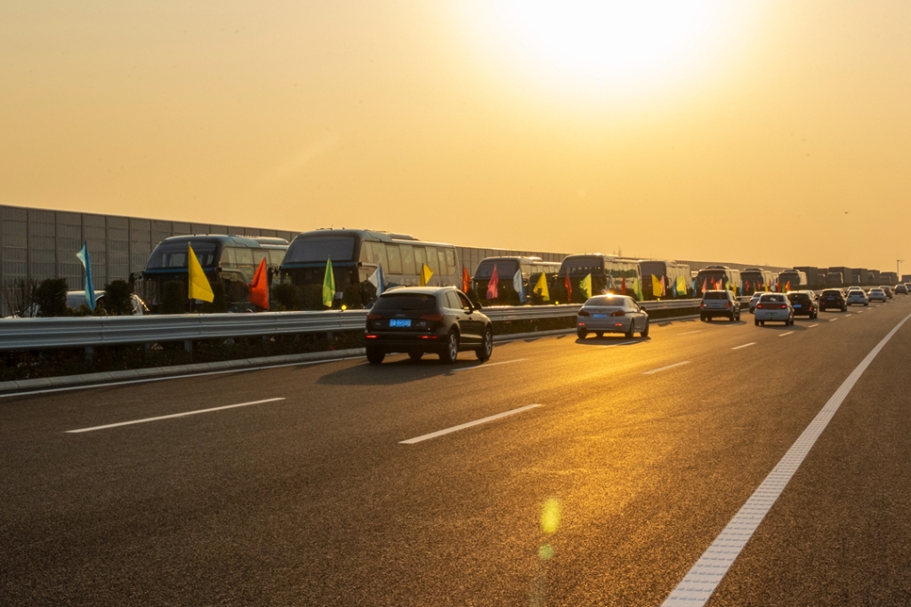 2021年12月30日，車輛在蘇錫常南部高速公路常州至無(wú)錫段行駛。