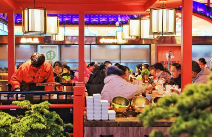 假期消費(fèi)市場(chǎng)強(qiáng)勢(shì)回暖 零售、餐飲市場(chǎng)快速增長